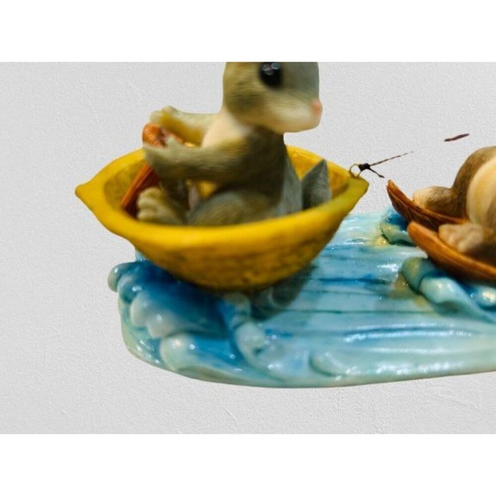 Charming Tails Figurine" A Day at the Lake" - 83/803 with Original Box - Picture 3 of 6